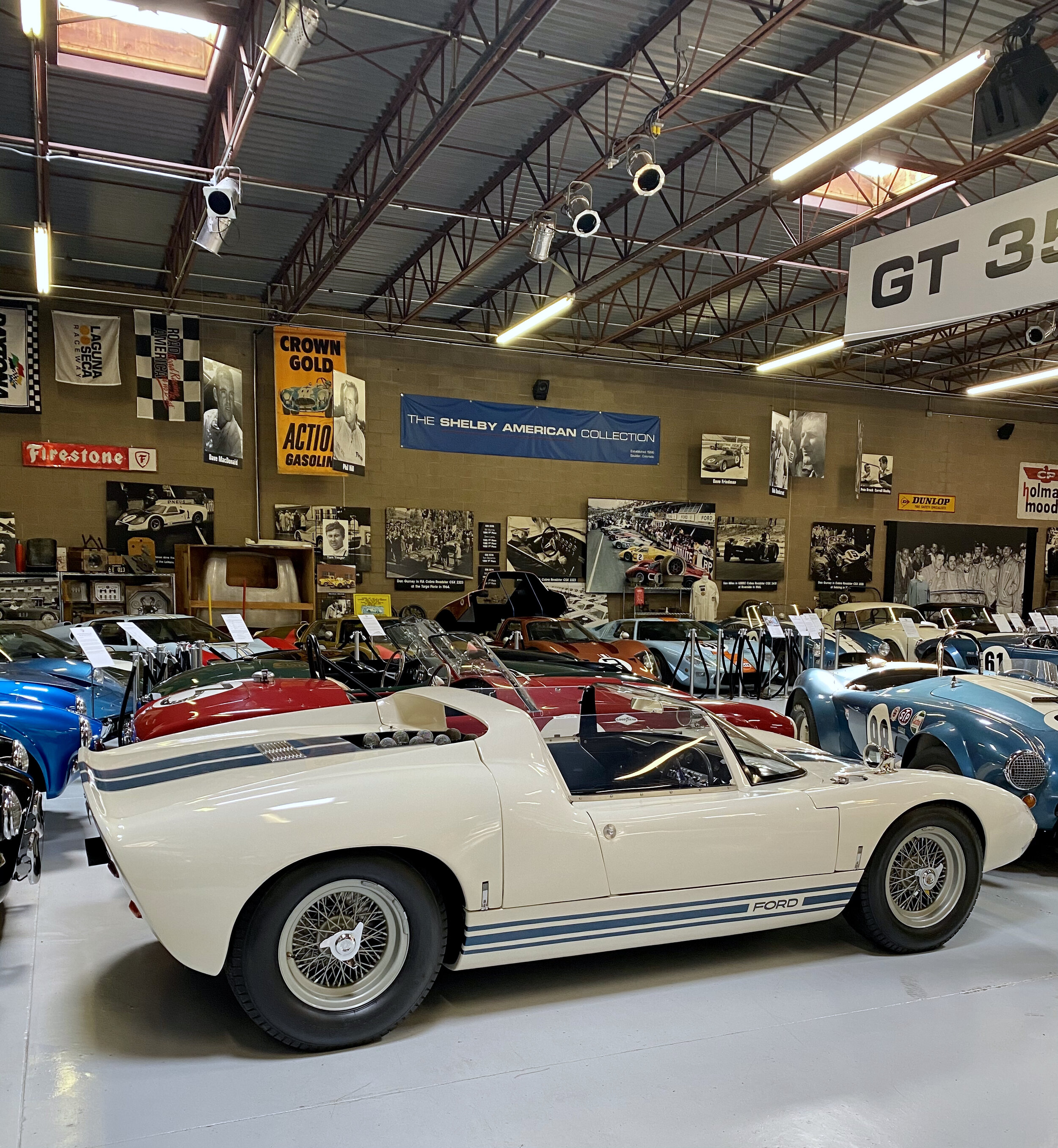 洋書 SHELBY GT40 51IyVe5gzPL._UF350,350_QL50_.jpg